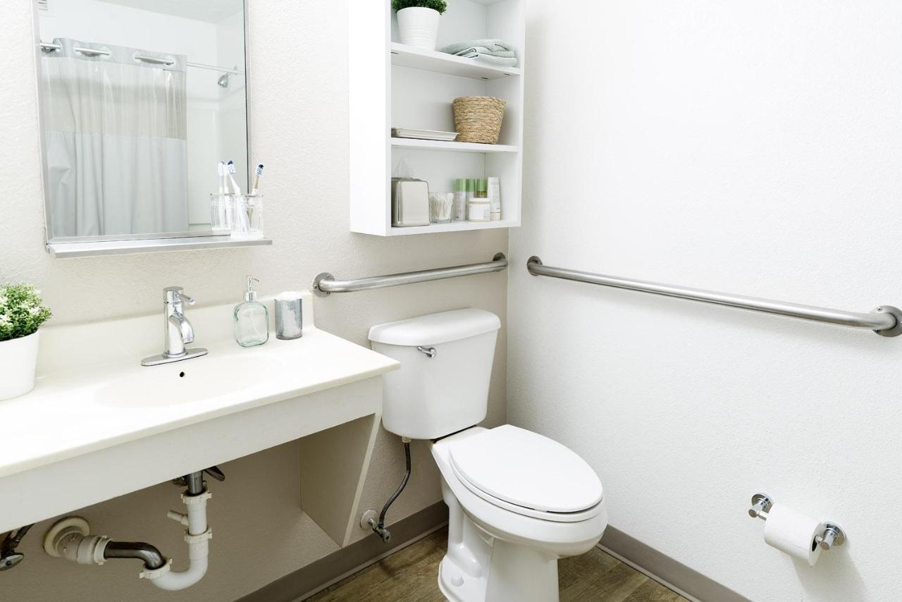 Intown Suites Extended Stay Houston Tx - Highway 6 Cypress Eksteriør billede